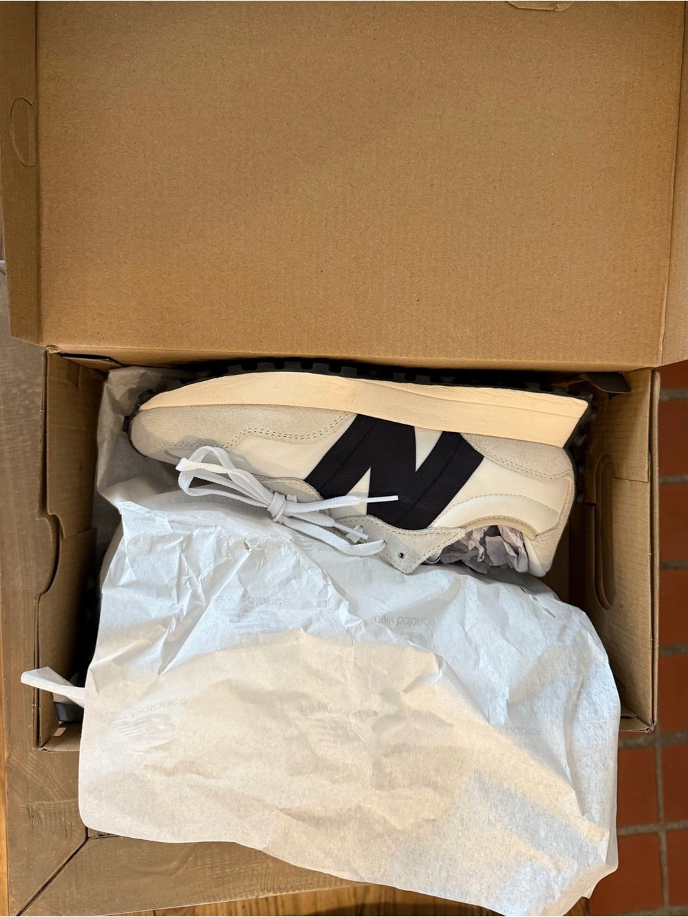 EUC New Balance Women’s 327 Sneakers in White/Black - Like New - Picture 11 of 11